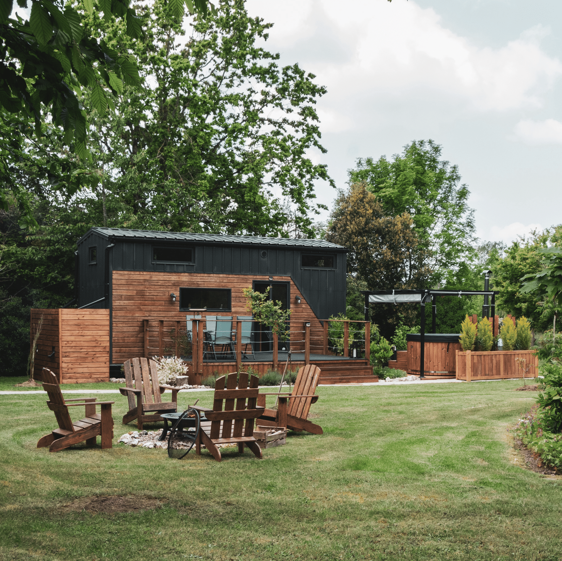 Tiny House Tiny House entourée d'arbres, avec vue sur le brasero